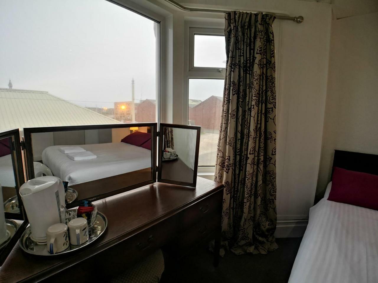The Hopton Hotel Blackpool Eksteriør billede
